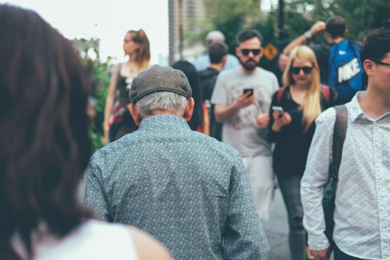 The Elderly and The Internet Are Now Best of Friends (Infographic)
